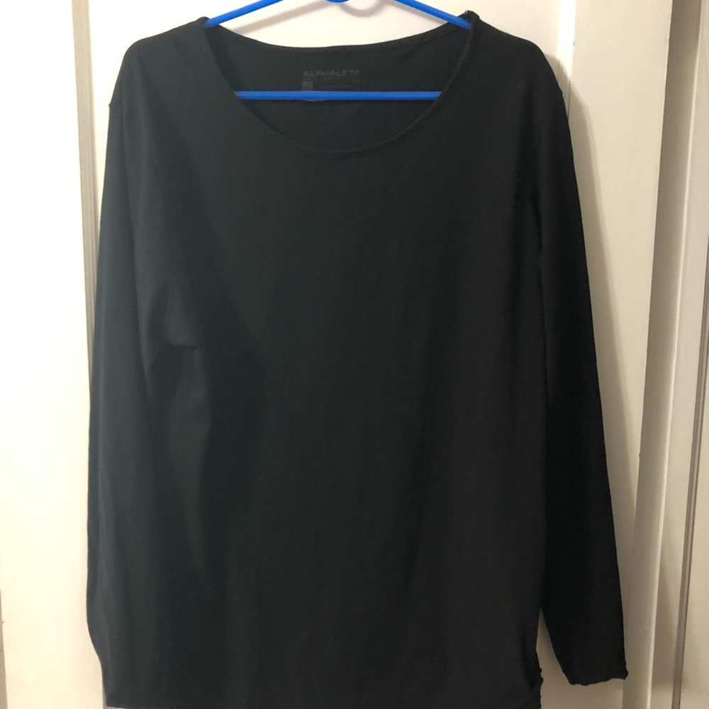 Alphalete black long sleeve scoop